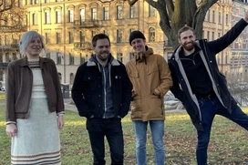 Epinovas fyra LIA-studenter ute i parken