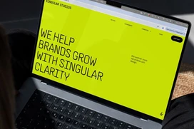 Singulars nya webbplats på en laptop