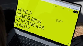 Singulars nya webbplats på en laptop