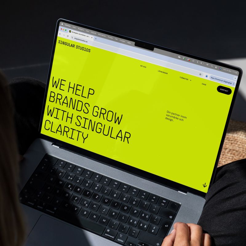 Singulars nya webbplats på en laptop