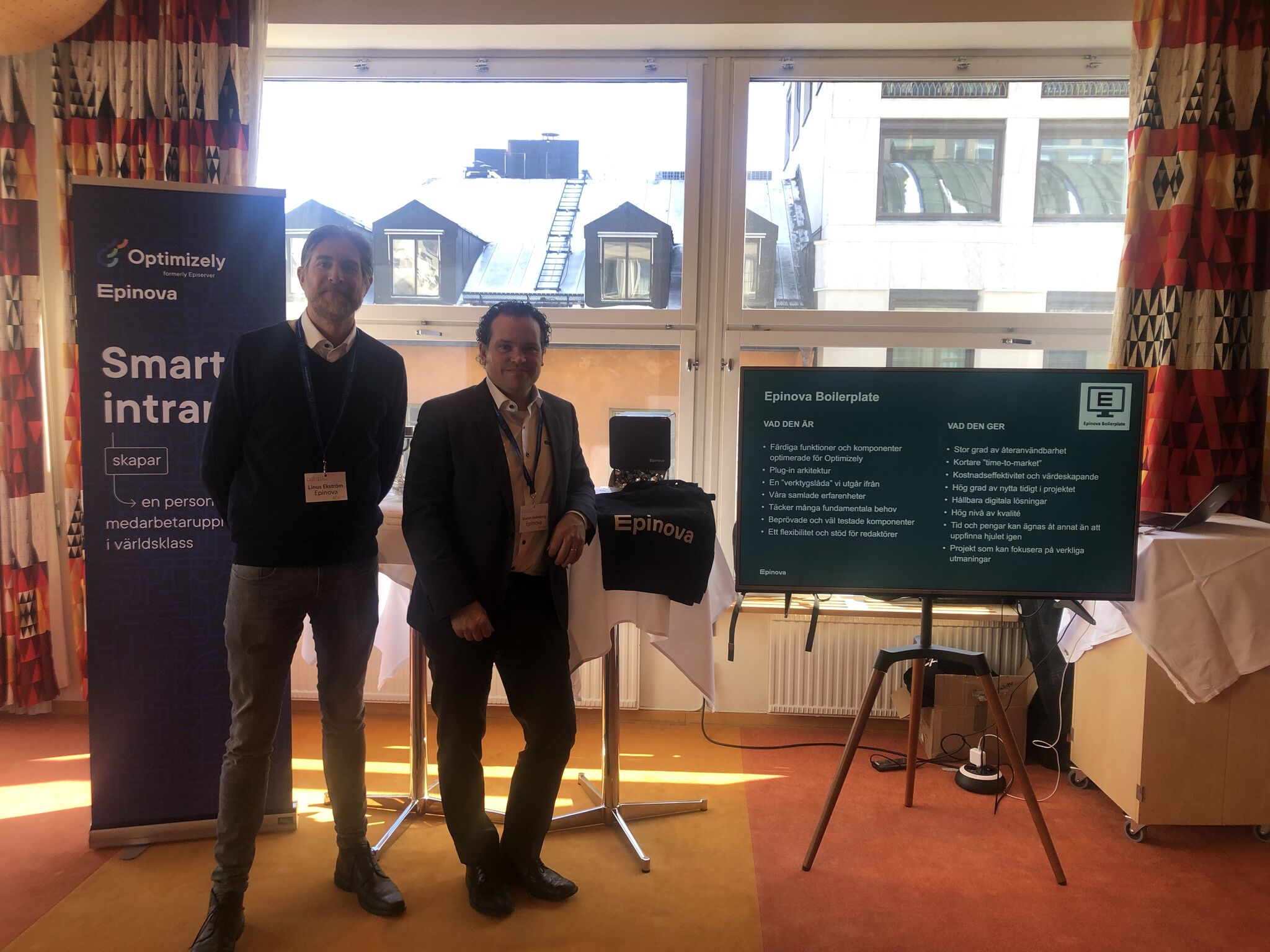 Linus Ekström och Martin Holmberg i montern på Smarta Intranät