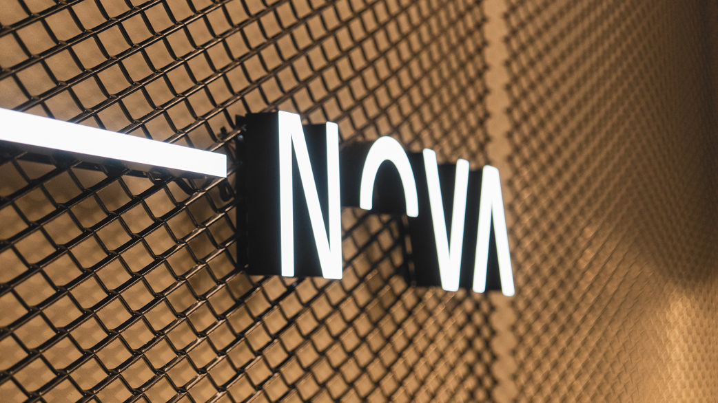 NOVA-skylt