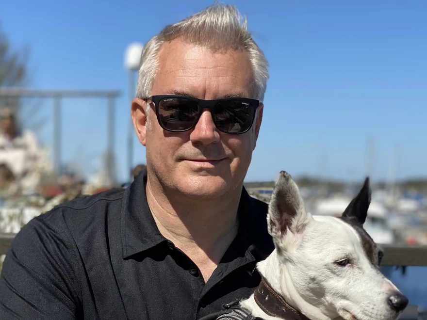 Pontus med en av sina hundar