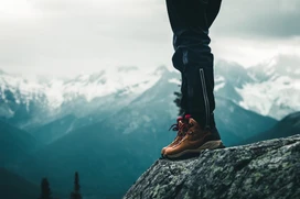 Person på bergstopp